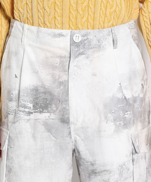 niko and...（ニコアンド）の「【8/19 ヒルナンデスOA放映アイテム】[UNSTUDIED]ペイントプリントカーゴパンツ（カーゴパンツ・メンズ・オフホワイト/カーキ・MEDIUM/LARGE）」の12枚目の写真