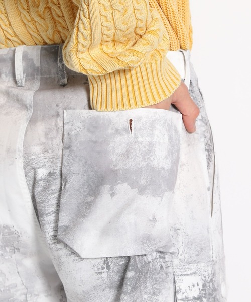 niko and...（ニコアンド）の「【8/19 ヒルナンデスOA放映アイテム】[UNSTUDIED]ペイントプリントカーゴパンツ（カーゴパンツ・メンズ・オフホワイト/カーキ・MEDIUM/LARGE）」の5枚目の写真