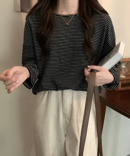 Diosfront(ディオスフロント)の「ハーフボーダーロングTシャツ(Tシャツ/カットソー・レディース・ホワイト/ブラック/ブラウン・FREE)」の1枚目の写真