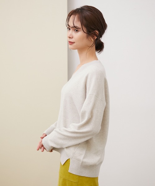 ROPE'（ロペ）の「【シリーズ】カシミアブレンドVネックニット（ニット/セーター・レディース・ライトグレー/ダークブラウン/キナリ/ピンク系その他2・38）」の5枚目の写真