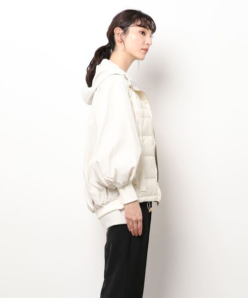 LUGIVA(ルギヴァ)の「蓄熱中綿キルト切り替えジャケット(マウンテンパーカー・レディース・ブラック/オフホワイト・M)」の3枚目の写真