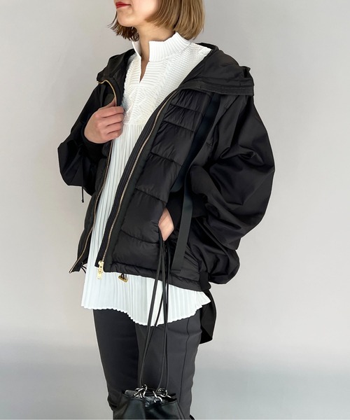 LUGIVA(ルギヴァ)の「蓄熱中綿キルト切り替えジャケット(マウンテンパーカー・レディース・ブラック/オフホワイト・M)」の2枚目の写真