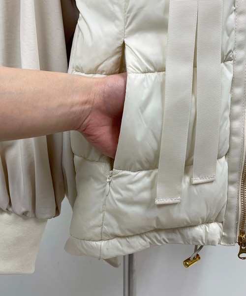 LUGIVA(ルギヴァ)の「蓄熱中綿キルト切り替えジャケット(マウンテンパーカー・レディース・ブラック/オフホワイト・M)」の17枚目の写真