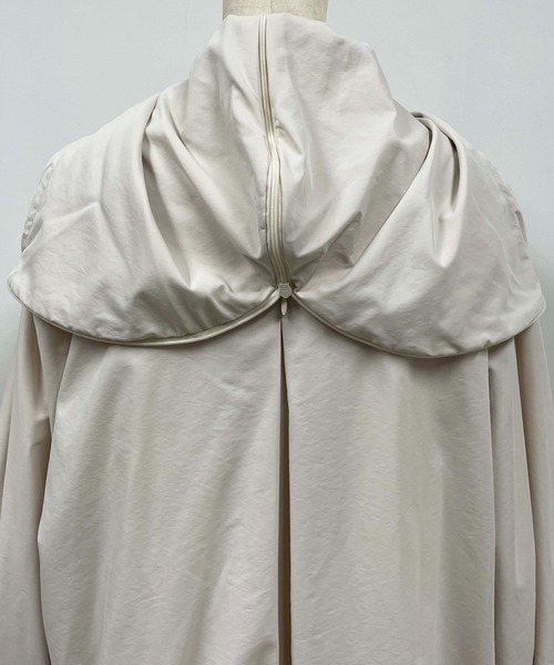 LUGIVA(ルギヴァ)の「蓄熱中綿キルト切り替えジャケット(マウンテンパーカー・レディース・ブラック/オフホワイト・M)」の12枚目の写真