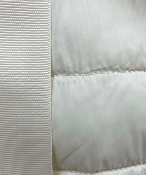 LUGIVA(ルギヴァ)の「蓄熱中綿キルト切り替えジャケット(マウンテンパーカー・レディース・ブラック/オフホワイト・M)」の19枚目の写真