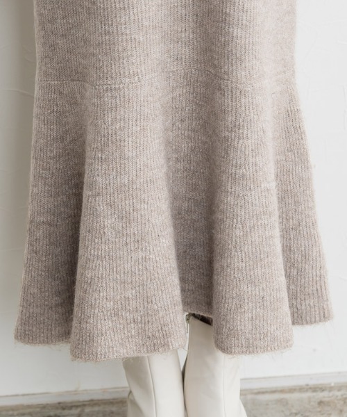 Pierrot（ピエロ）の「ふんわりウォッシャブル裾切り替えプチハイネックニットワンピース（ワンピース・レディース・ネイビー/モカ/チャコール/ベージュ/ブラウン/グリーン/グレイッシュベージュ/ブルー・M/L）」の22枚目の写真