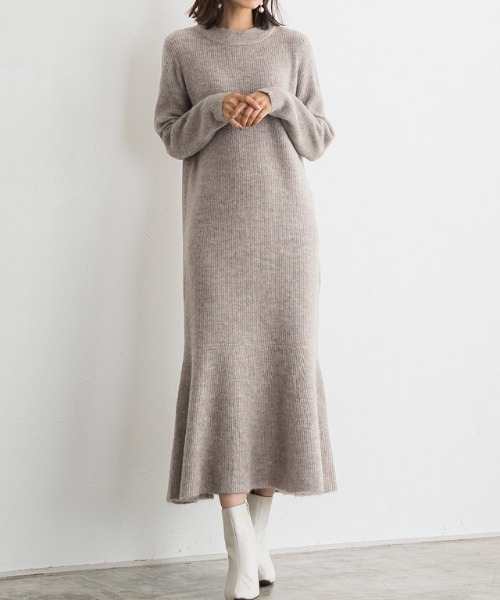 Pierrot（ピエロ）の「ふんわりウォッシャブル裾切り替えプチハイネックニットワンピース（ワンピース・レディース・ネイビー/モカ/チャコール/ベージュ/ブラウン/グリーン/グレイッシュベージュ/ブルー・M/L）」の21枚目の写真