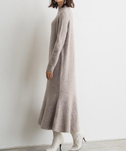 Pierrot（ピエロ）の「ふんわりウォッシャブル裾切り替えプチハイネックニットワンピース（ワンピース・レディース・ネイビー/モカ/チャコール/ベージュ/ブラウン/グリーン/グレイッシュベージュ/ブルー・M/L）」の20枚目の写真