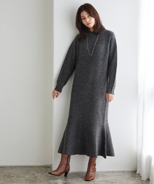 Pierrot（ピエロ）の「ふんわりウォッシャブル裾切り替えプチハイネックニットワンピース（ワンピース・レディース・ネイビー/モカ/チャコール/ベージュ/ブラウン/グリーン/グレイッシュベージュ/ブルー・M/L）」の14枚目の写真