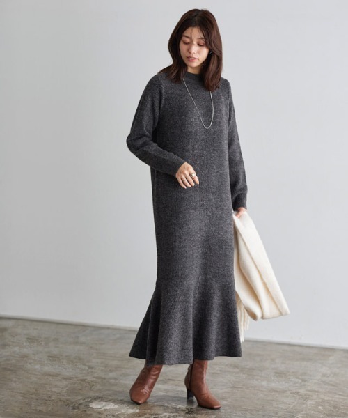 Pierrot（ピエロ）の「ふんわりウォッシャブル裾切り替えプチハイネックニットワンピース（ワンピース・レディース・ネイビー/モカ/チャコール/ベージュ/ブラウン/グリーン/グレイッシュベージュ/ブルー・M/L）」の13枚目の写真