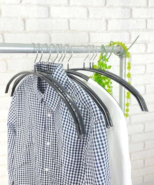 entre square(アントレスクエアー)の「メタルハンガー 5本セット すべりにくい 型崩れしない(ランドリーグッズ・レディース・ホワイト/ブラック・ONE SIZE)」の21枚目の写真