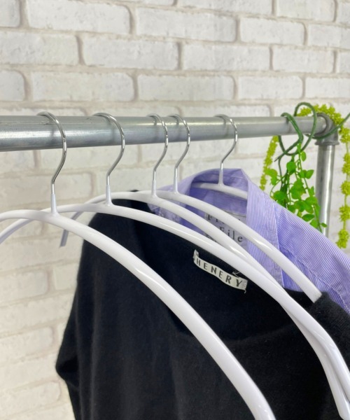 entre square(アントレスクエアー)の「メタルハンガー 5本セット すべりにくい 型崩れしない(ランドリーグッズ・レディース・ホワイト/ブラック・ONE SIZE)」の19枚目の写真