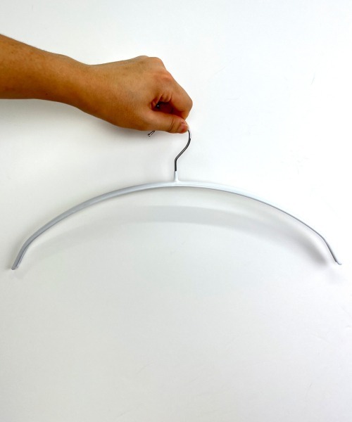 entre square(アントレスクエアー)の「メタルハンガー 5本セット すべりにくい 型崩れしない(ランドリーグッズ・レディース・ホワイト/ブラック・ONE SIZE)」の6枚目の写真