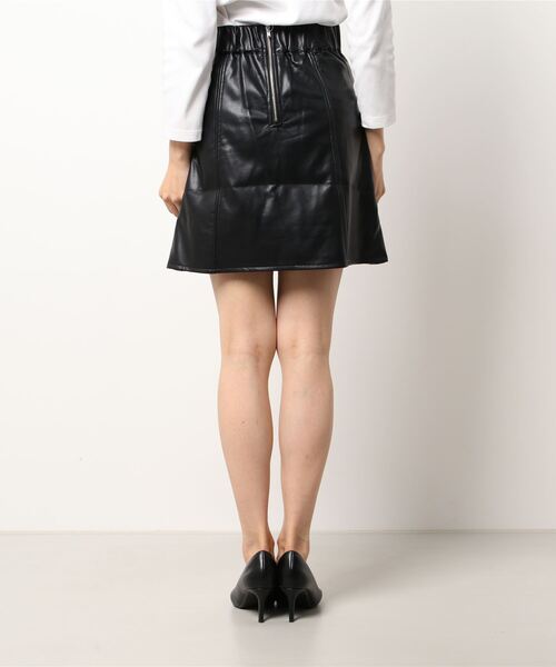 FREE'S MART（フリーズマート）の「【Sシリーズ対応】フェイクレザーミニスカート（スカート・レディース・ベージュ/ブラック・MEDIUM/SMALL）」の11枚目の写真