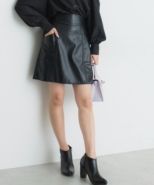 FREE'S MART（フリーズマート）の「【Sシリーズ対応】フェイクレザーミニスカート（スカート・レディース・ベージュ/ブラック・MEDIUM/SMALL）」の2枚目の写真