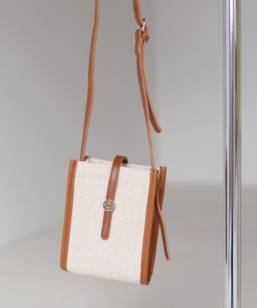 Bab(バブ)の「キャンバスコンビミニショルダーバッグ(ショルダーバッグ・レディース・ブラウン/オフホワイト/ブラック・ONESIZE)」の11枚目の写真