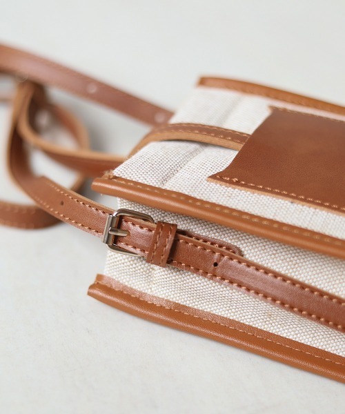 Bab(バブ)の「キャンバスコンビミニショルダーバッグ(ショルダーバッグ・レディース・ブラウン/オフホワイト/ブラック・ONESIZE)」の12枚目の写真