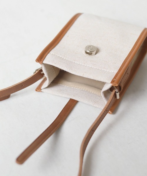 Bab(バブ)の「キャンバスコンビミニショルダーバッグ(ショルダーバッグ・レディース・ブラウン/オフホワイト/ブラック・ONESIZE)」の13枚目の写真