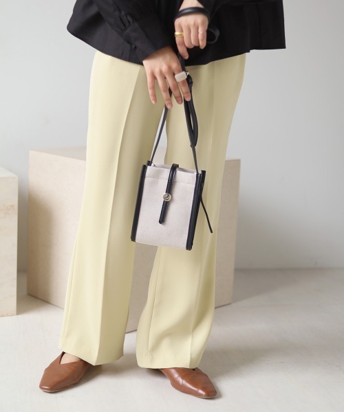 Bab(バブ)の「キャンバスコンビミニショルダーバッグ(ショルダーバッグ・レディース・ブラウン/オフホワイト/ブラック・ONESIZE)」の4枚目の写真