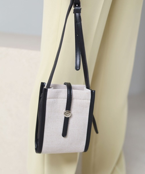Bab(バブ)の「キャンバスコンビミニショルダーバッグ(ショルダーバッグ・レディース・ブラウン/オフホワイト/ブラック・ONESIZE)」の5枚目の写真