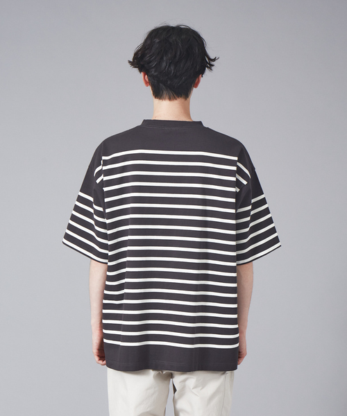 MONT KEMMEL（モンケメル）の「【MONTKEMMEL / モンケメル】別注 ボーダー オーバーサイズ クルーネック バスクTシャツ（Tシャツ/カットソー・メンズ・ブラック/カーキ/ブルー/スミクロ/グレイッシュブルー・46/48）」の12枚目の写真