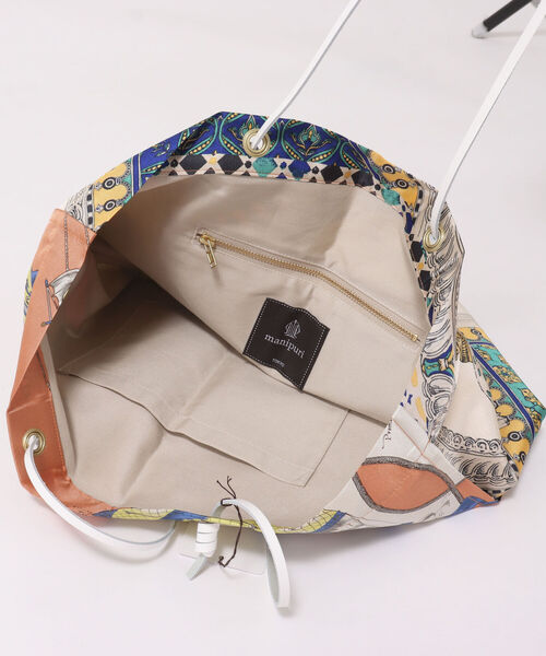 manipuri(マニプリ)の「【manipuri/ マニプリ】スカーフプリントトートL(トートバッグ・レディース・グリーン系その他3/レッド系その他3/ホワイト系その他4・FREE)」の10枚目の写真