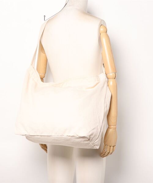 Fun & Daily（ファンアンドデイリー）の「F&D : ビッグキャンバスショルダーバッグ（ショルダーバッグ・レディース・ホワイト/ブラック・FREE）」の10枚目の写真