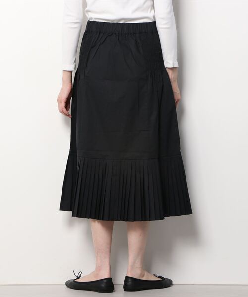 MAISON SCOTCH(メゾンスコッチ)の「スモック プリーツスカート【164805】(スカート・レディース・ブラック・X-SMALL/SMALL)」の3枚目の写真