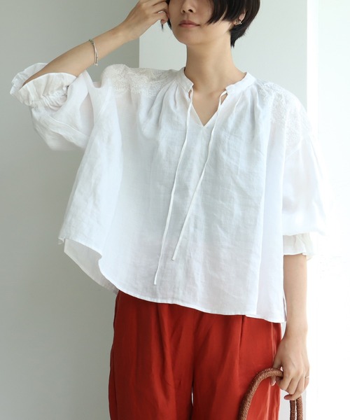 yuni（ユニ ）の「○ラミーハンド刺繍skipperブラウス（シャツ