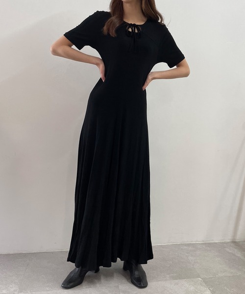 ADIRA(アディラ)の「デコルテオープンカットワンピ(ワンピース・レディース・ブラウン/ブラック・MEDIUM)」の14枚目の写真