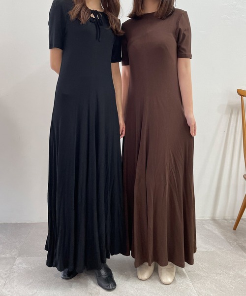 ADIRA(アディラ)の「デコルテオープンカットワンピ(ワンピース・レディース・ブラウン/ブラック・MEDIUM)」の15枚目の写真