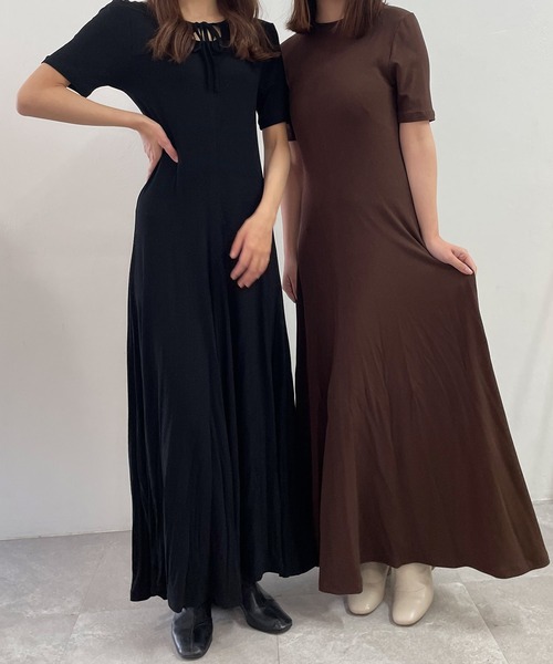 ADIRA(アディラ)の「デコルテオープンカットワンピ(ワンピース・レディース・ブラウン/ブラック・MEDIUM)」の3枚目の写真