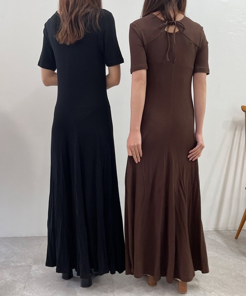 ADIRA(アディラ)の「デコルテオープンカットワンピ(ワンピース・レディース・ブラウン/ブラック・MEDIUM)」の11枚目の写真