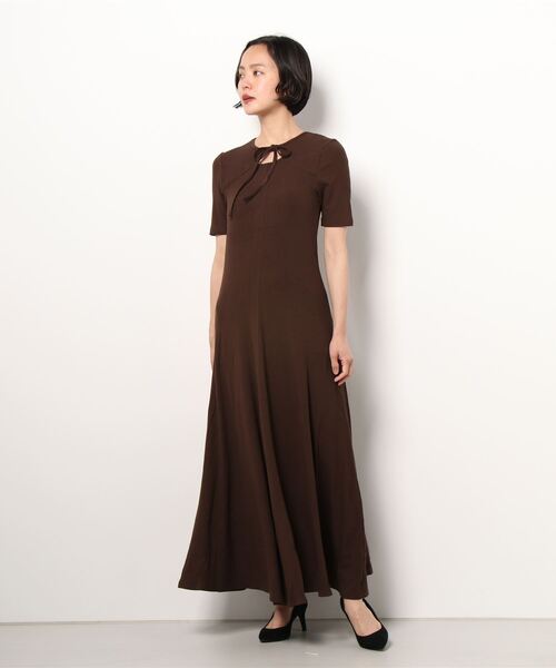 ADIRA(アディラ)の「デコルテオープンカットワンピ(ワンピース・レディース・ブラウン/ブラック・MEDIUM)」の20枚目の写真