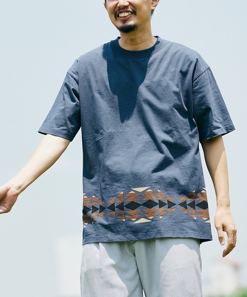 JOURNAL STANDARD relume(ジャーナルスタンダード レリューム)の「【PENDLETON / ペンドルトン】別注 PATTERN ボーダーTシャツ(Tシャツ/カットソー・メンズ・ホワイト/ブラウン/グリーン/ネイビー・MEDIUM/LARGE)」の4枚目の写真