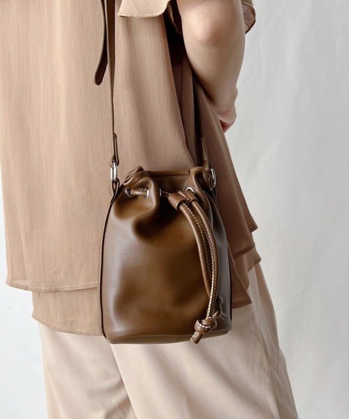 H.Warren（エイチウォーレン）の「巾着ミニショルダーバッグ（ショルダーバッグ・レディース・ホワイト/ブラック/ブラウン/グリーン・FREE）」の4枚目の写真