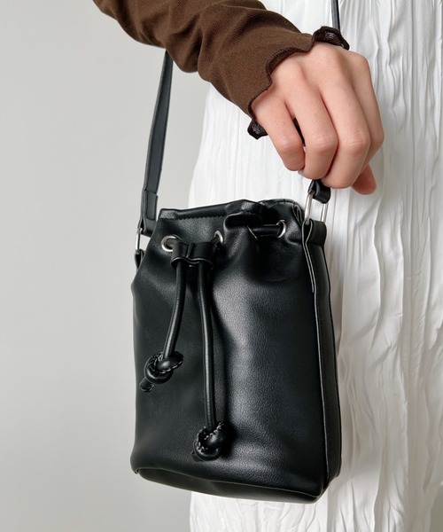 H.Warren（エイチウォーレン）の「巾着ミニショルダーバッグ（ショルダーバッグ・レディース・ホワイト/ブラック/ブラウン/グリーン・FREE）」の3枚目の写真