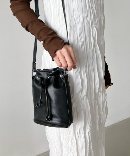 H.Warren（エイチウォーレン）の「巾着ミニショルダーバッグ（ショルダーバッグ・レディース・ホワイト/ブラック/ブラウン/グリーン・FREE）」の6枚目の写真