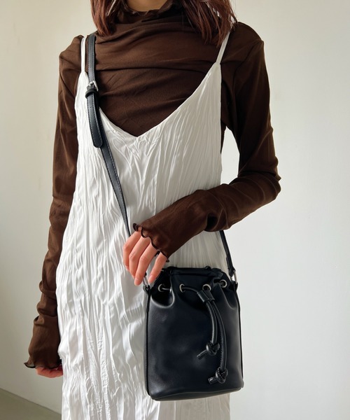 H.Warren（エイチウォーレン）の「巾着ミニショルダーバッグ（ショルダーバッグ・レディース・ホワイト/ブラック/ブラウン/グリーン・FREE）」の7枚目の写真