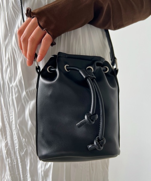 H.Warren（エイチウォーレン）の「巾着ミニショルダーバッグ（ショルダーバッグ・レディース・ホワイト/ブラック/ブラウン/グリーン・FREE）」の5枚目の写真