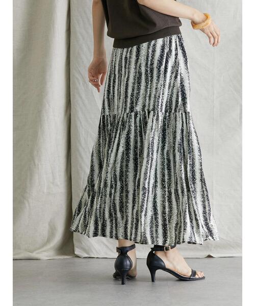 AMERICAN HOLIC（アメリカンホリック）の「ティアードプリントスカート1（スカート・レディース・ブラック・L/M）」の4枚目の写真