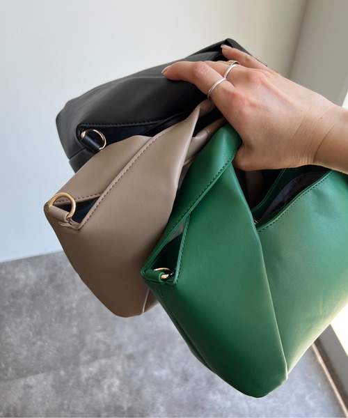 Chez toi（シェトワ）の「フォルドハンドル2WAYショルダー（ショルダーバッグ・レディース・ブラック/グリーン/モカ・00）」の13枚目の写真