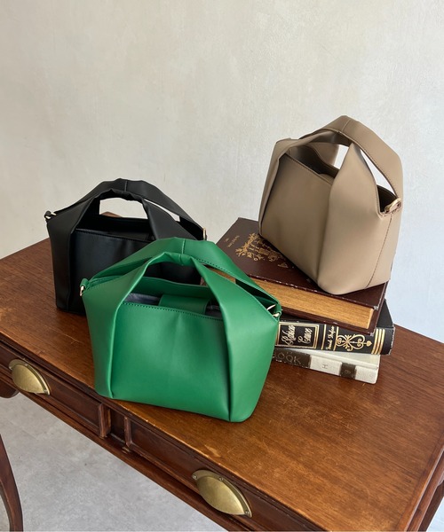 Chez toi（シェトワ）の「フォルドハンドル2WAYショルダー（ショルダーバッグ・レディース・ブラック/グリーン/モカ・00）」の11枚目の写真