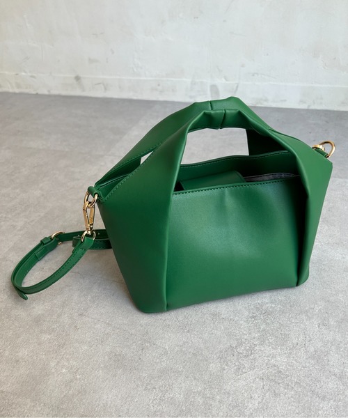 Chez toi（シェトワ）の「フォルドハンドル2WAYショルダー（ショルダーバッグ・レディース・ブラック/グリーン/モカ・00）」の5枚目の写真