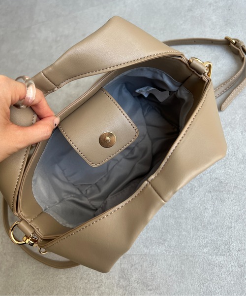 Chez toi（シェトワ）の「フォルドハンドル2WAYショルダー（ショルダーバッグ・レディース・ブラック/グリーン/モカ・00）」の9枚目の写真