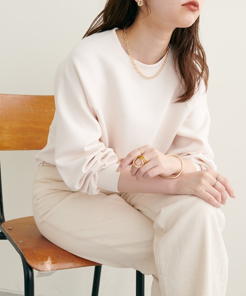 natural couture(ナチュラルクチュール)の「2022AWアイテム/質感と色味にこだわった きれいめクロップド丈プルオーバー(Tシャツ/カットソー・レディース・サックスブルー/オフホワイト/モカ/ピンク・FREE)」の2枚目の写真