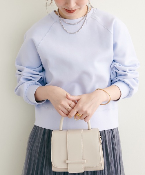 natural couture(ナチュラルクチュール)の「2022AWアイテム/質感と色味にこだわった きれいめクロップド丈プルオーバー(Tシャツ/カットソー・レディース・サックスブルー/オフホワイト/モカ/ピンク・FREE)」の1枚目の写真