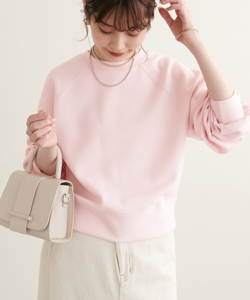 natural couture(ナチュラルクチュール)の「2022AWアイテム/質感と色味にこだわった きれいめクロップド丈プルオーバー(Tシャツ/カットソー・レディース・サックスブルー/オフホワイト/モカ/ピンク・FREE)」の4枚目の写真