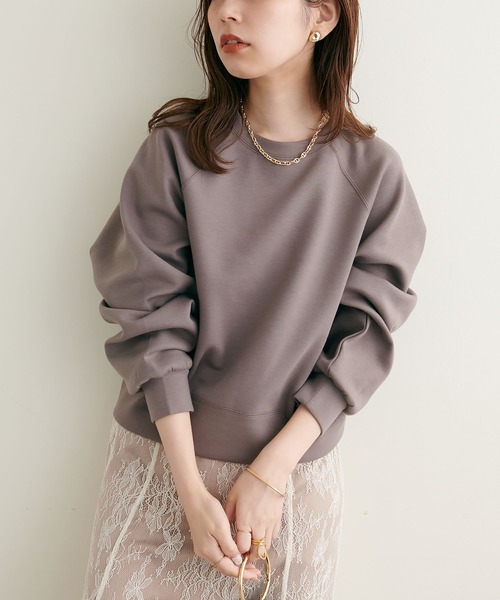 natural couture(ナチュラルクチュール)の「2022AWアイテム/質感と色味にこだわった きれいめクロップド丈プルオーバー(Tシャツ/カットソー・レディース・サックスブルー/オフホワイト/モカ/ピンク・FREE)」の3枚目の写真