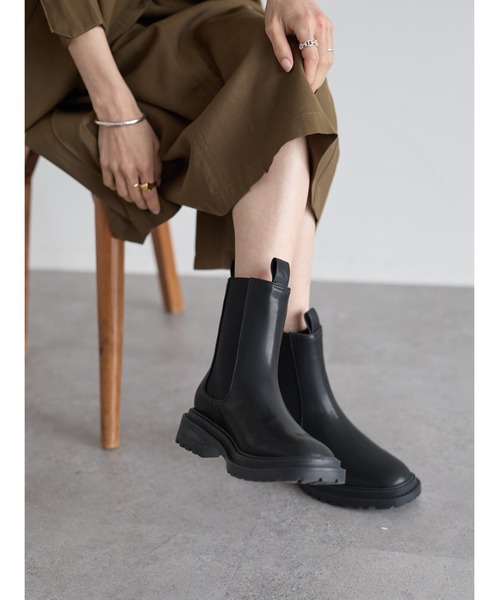 rem closet（レムクローゼット）の「チェルシーブーツ（ブーツ・レディース・オフホワイト/ブラック・36/37）」の2枚目の写真